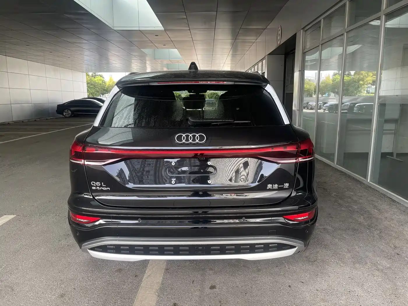 AUDI Q6L E TRON