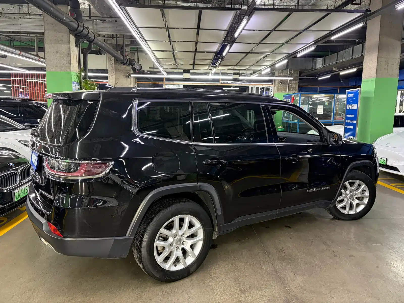 Фото 4 - Jeep Commander
