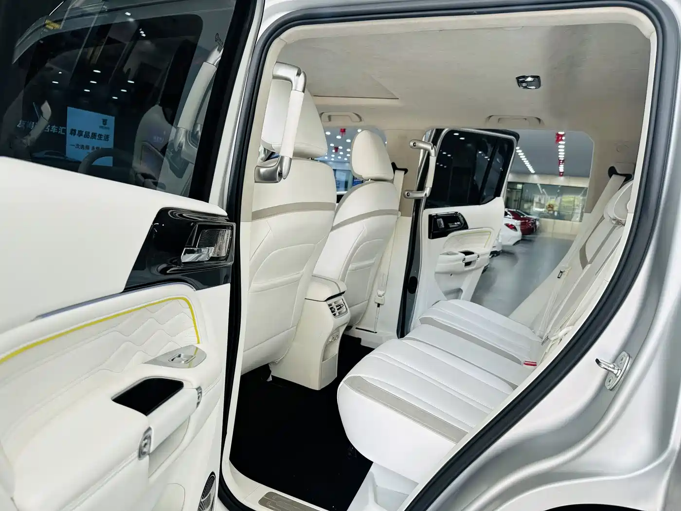 TANK CO CREATION TANK 300