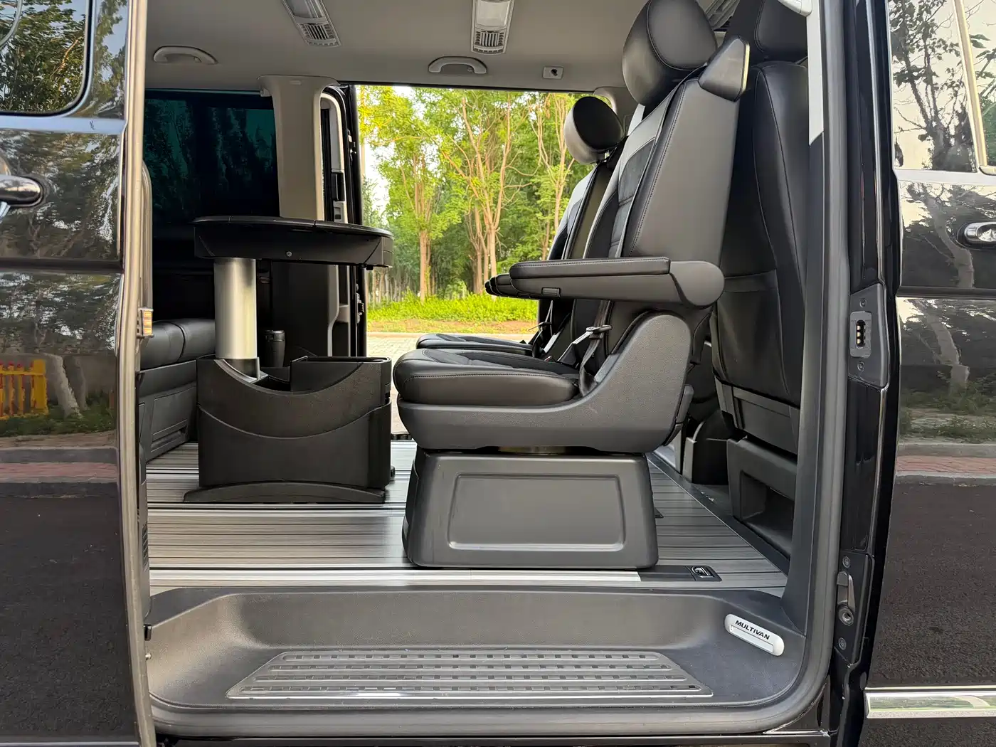 Volkswagen Multivan 2019 2.0TSI 4WD Premium 7-seater фото 17