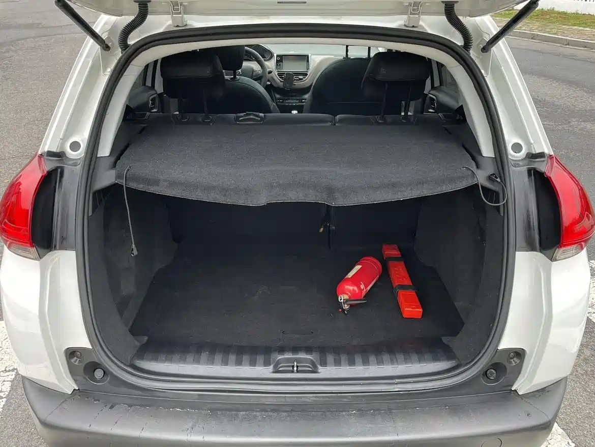 Peugeot 2008 2014 1.6L Automatic Fashion Edition фото 9