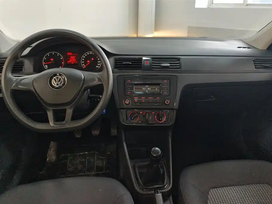 Volkswagen Santana 2016 1.4L Manual Trend Edition фото 12
