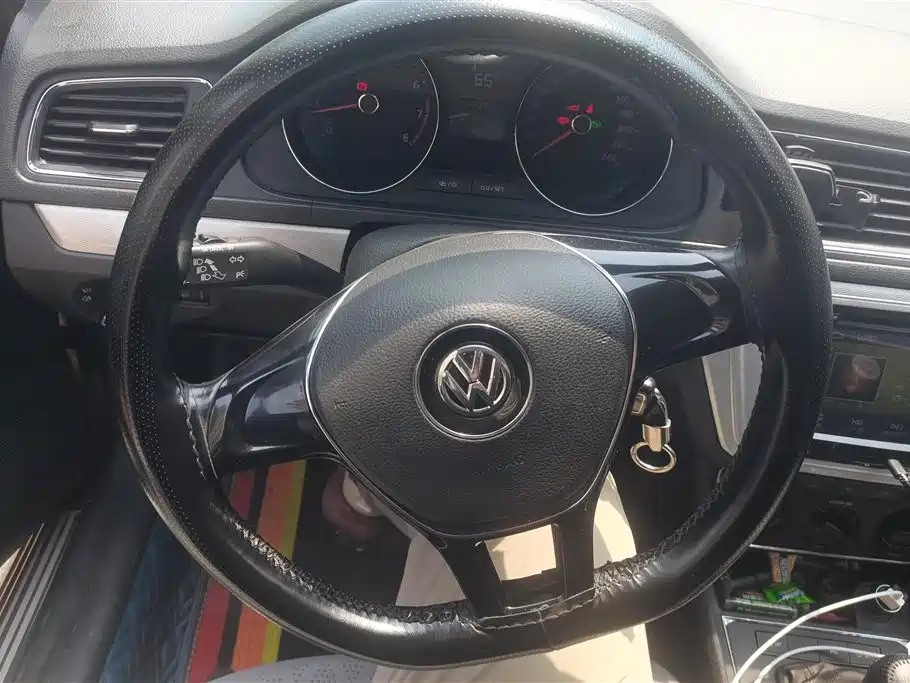 Volkswagen Lavida Tour 2015 1.6L Automatic Comfort Edition фото 15