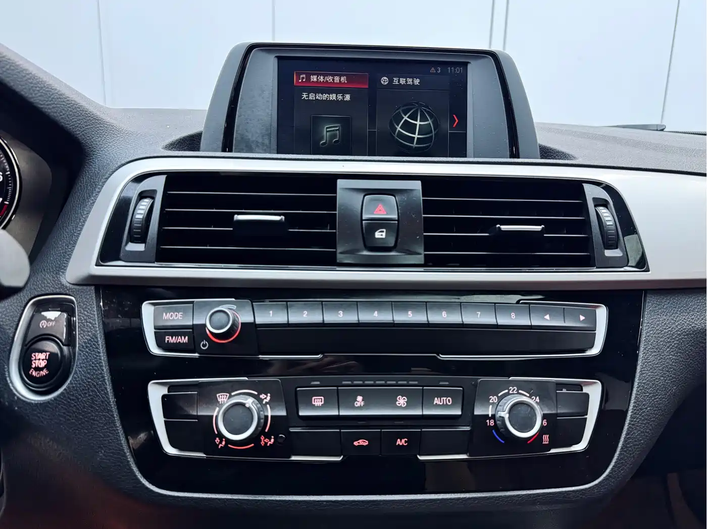 BMW 1 Series (Import) 2018 118i Leading фото 12