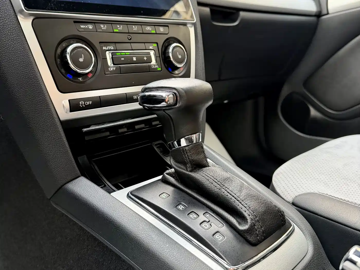 Škoda Octavia 2010 2.0TSI RS фото 23