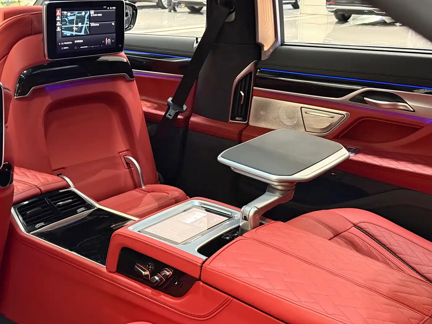 BMW 7 Series 2019 750Li xDrive V8 Luxury Package фото 11