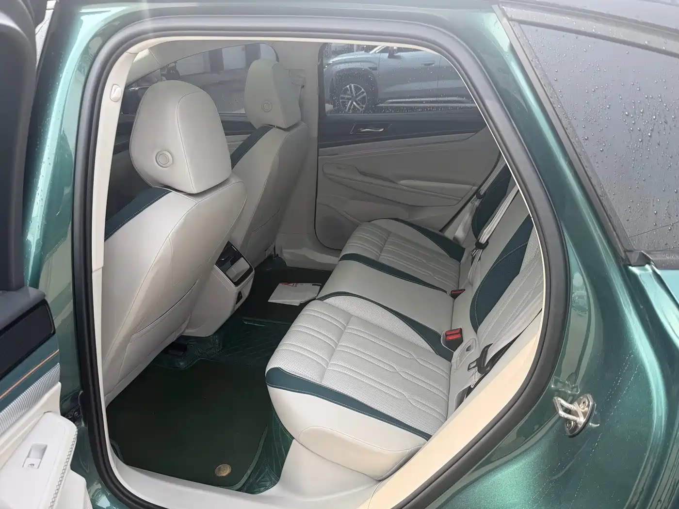 VOLKSWAGEN ID.7 VIZZION