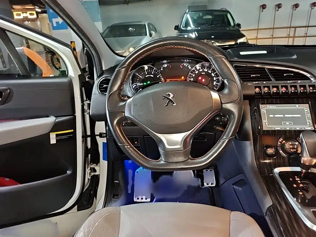 Peugeot 3008 2015 1.6THP Roland Garros Edition фото 3