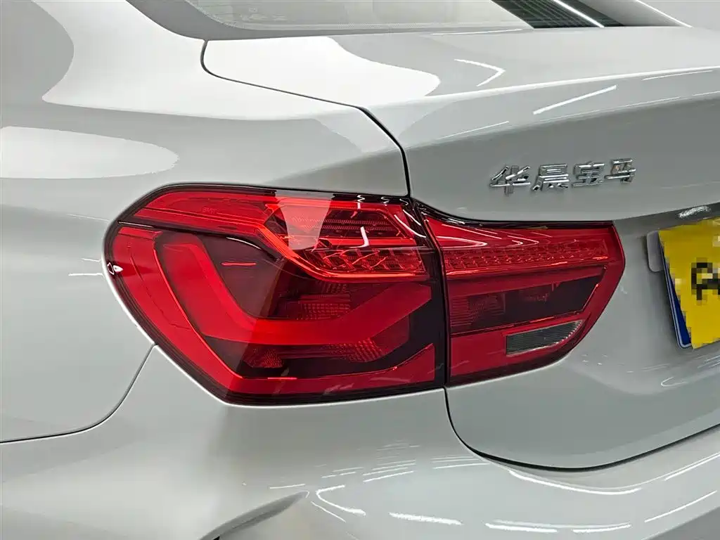 BMW 1 Series 2021 120i M Sport Shadow Edition фото 10