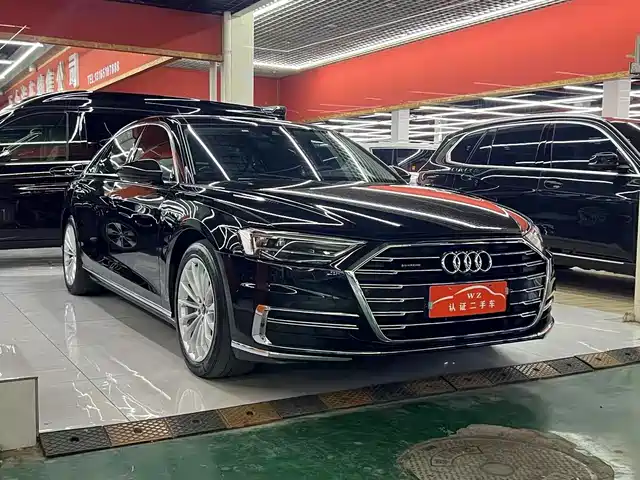 Audi A8 2021 A8L 50 TFSI quattro Comfort — фото 3