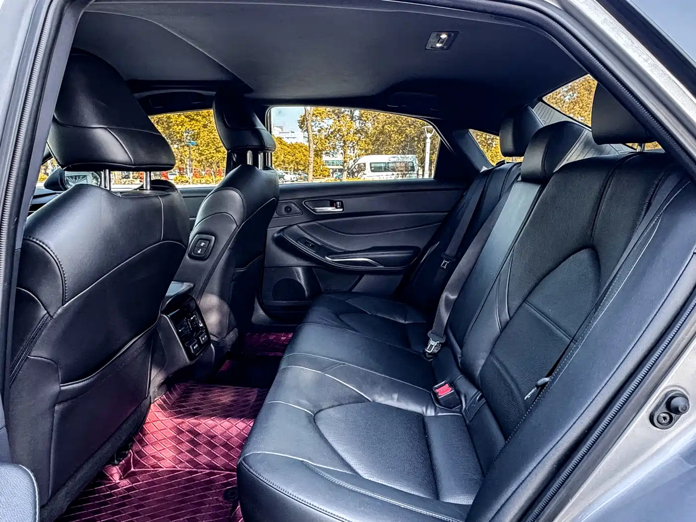 Toyota Avalon 2022 2.0L XLE Premium фото 12