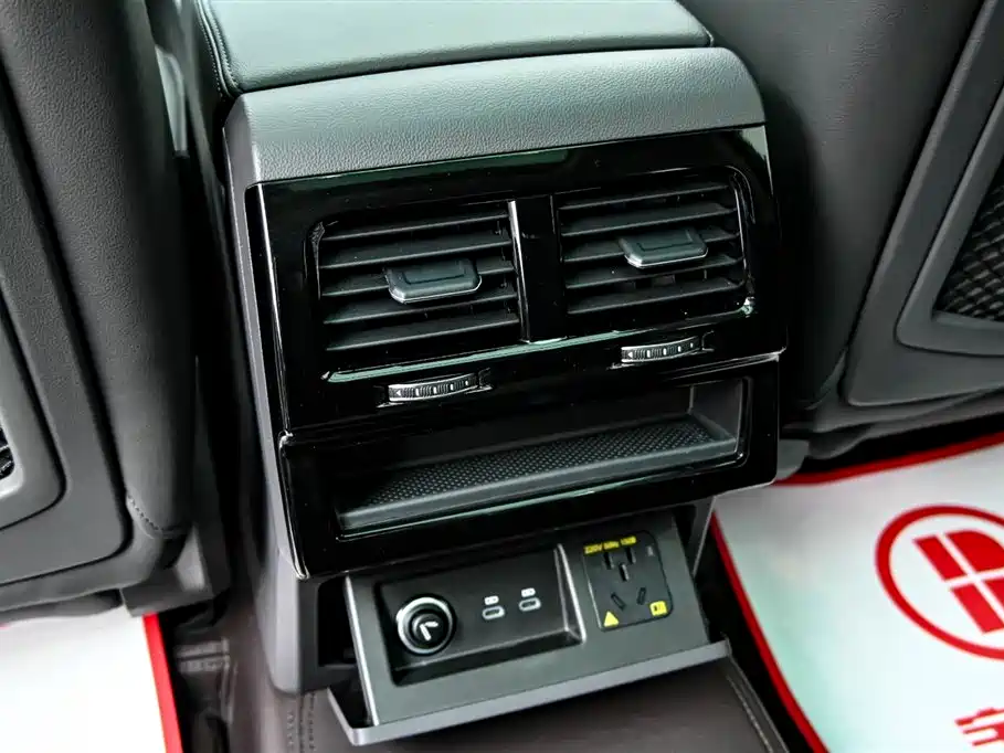 Volkswagen Touareg 2023 3.0TSI R-Line Classic Sports Package фото 36