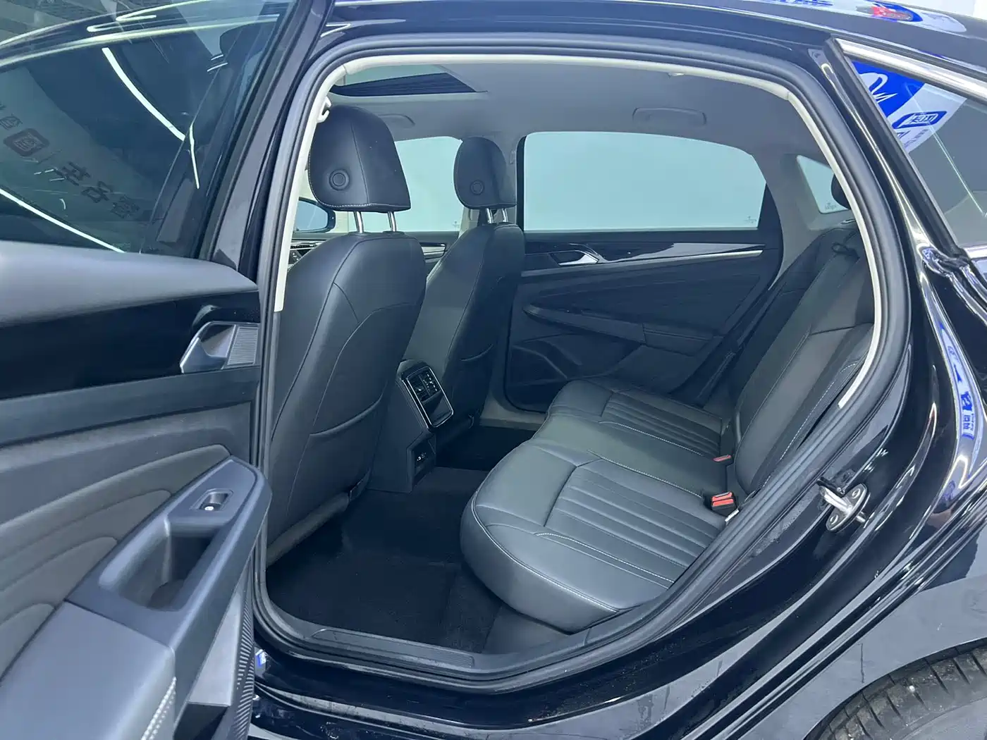 Volkswagen Passat 2023 Facelift 280TSI Elite Edition фото 13