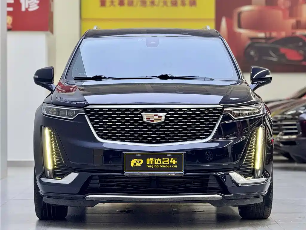CADILLAC XT6