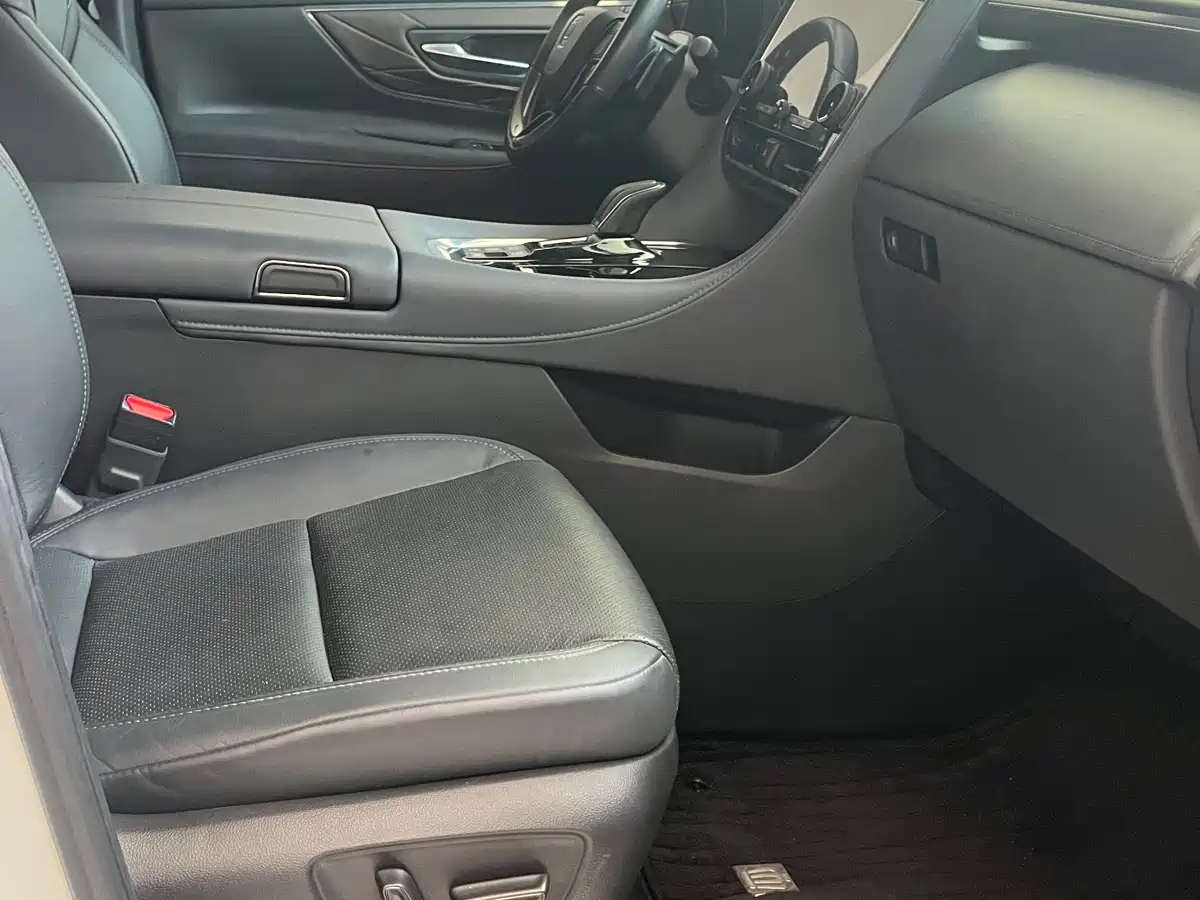 Toyota Vellfire 2024 Crown Hybrid 2.5L Executive Premium Edition фото 8