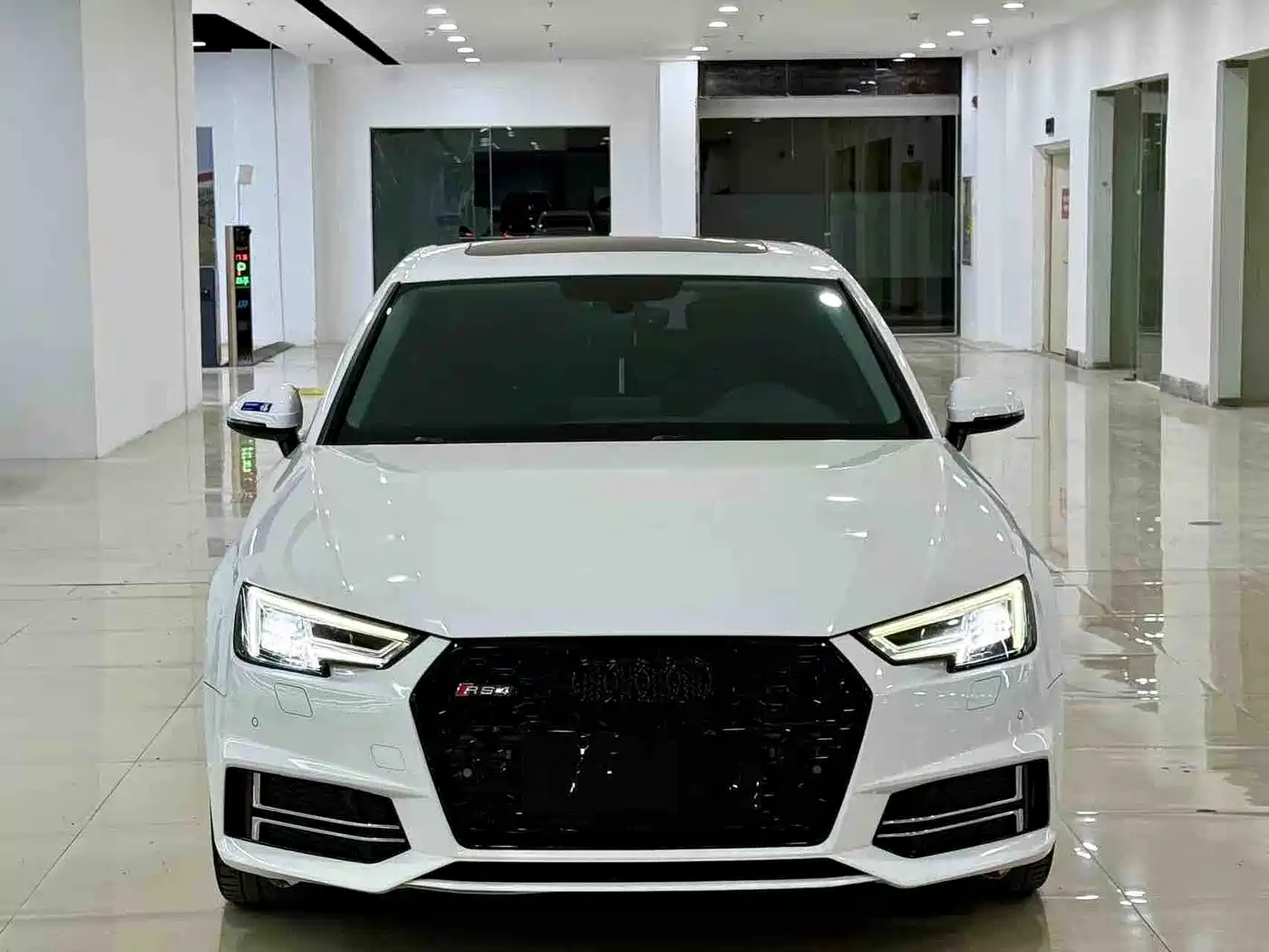 Audi A4L 2018 30th Anniversary 40 TFSI Fashion фото 2