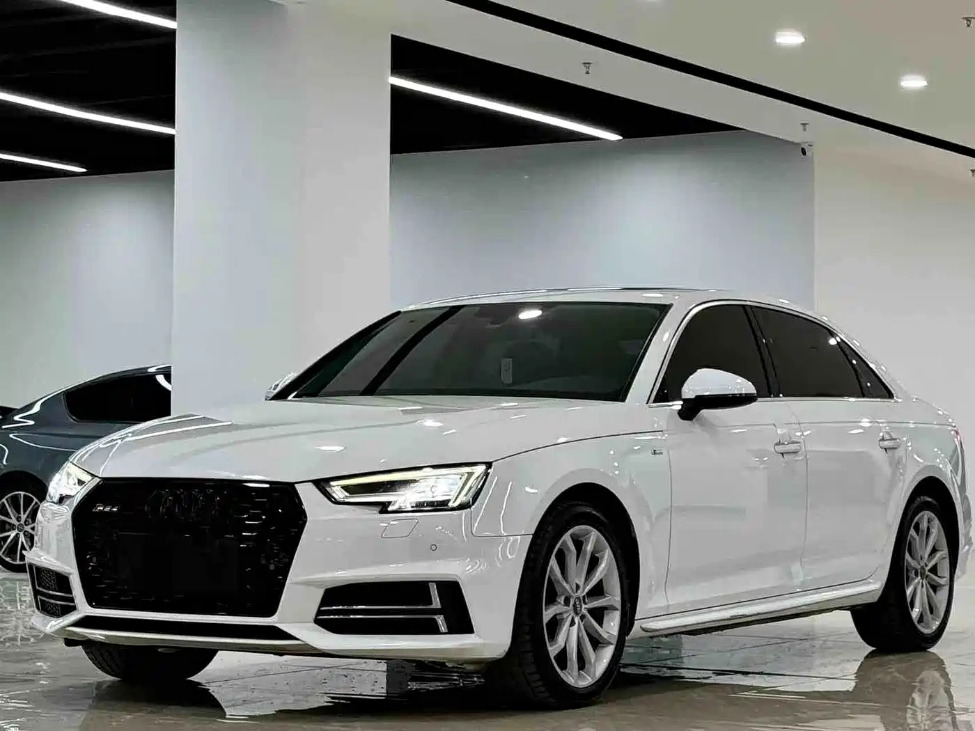 Audi A4L 2018 30th Anniversary 40 TFSI Fashion