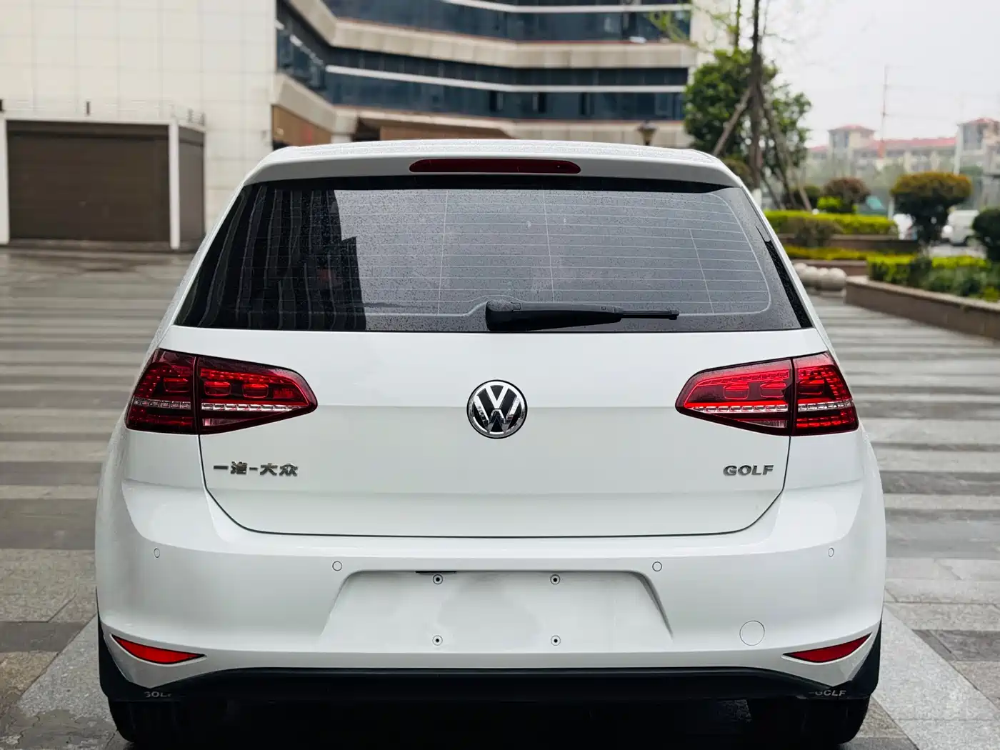 Volkswagen Golf 2017 1.6L Auto Comfort Millionth Edition фото 7