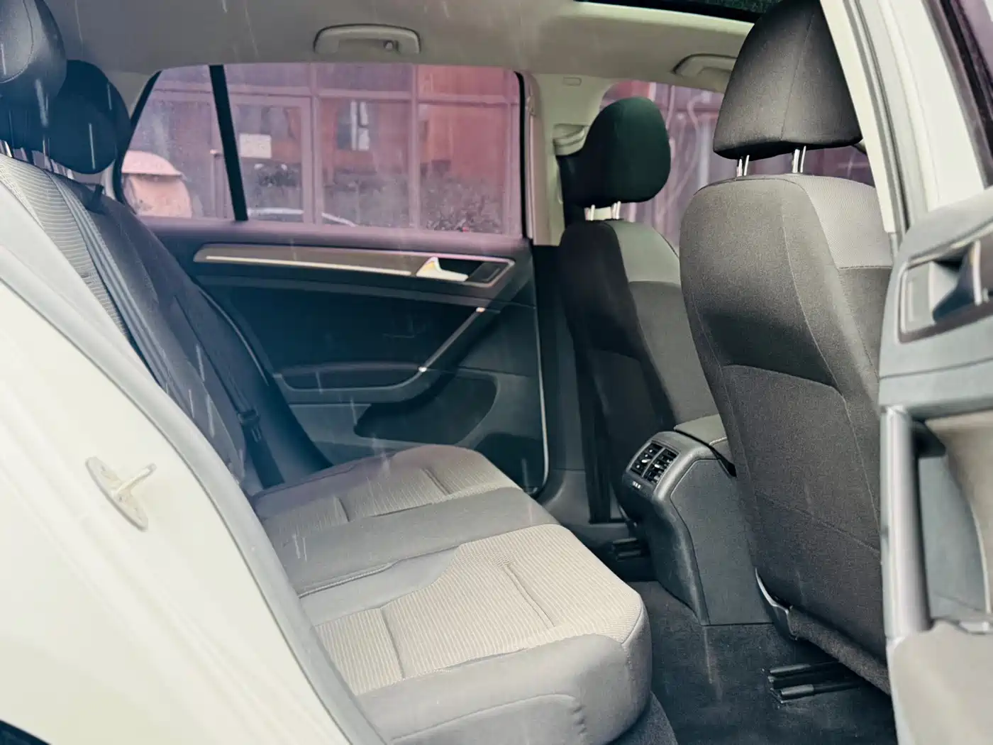Volkswagen Golf 2017 1.6L Auto Comfort Millionth Edition фото 14