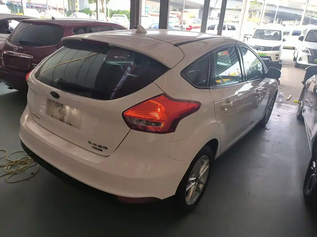 Фото 5 - Ford Focus