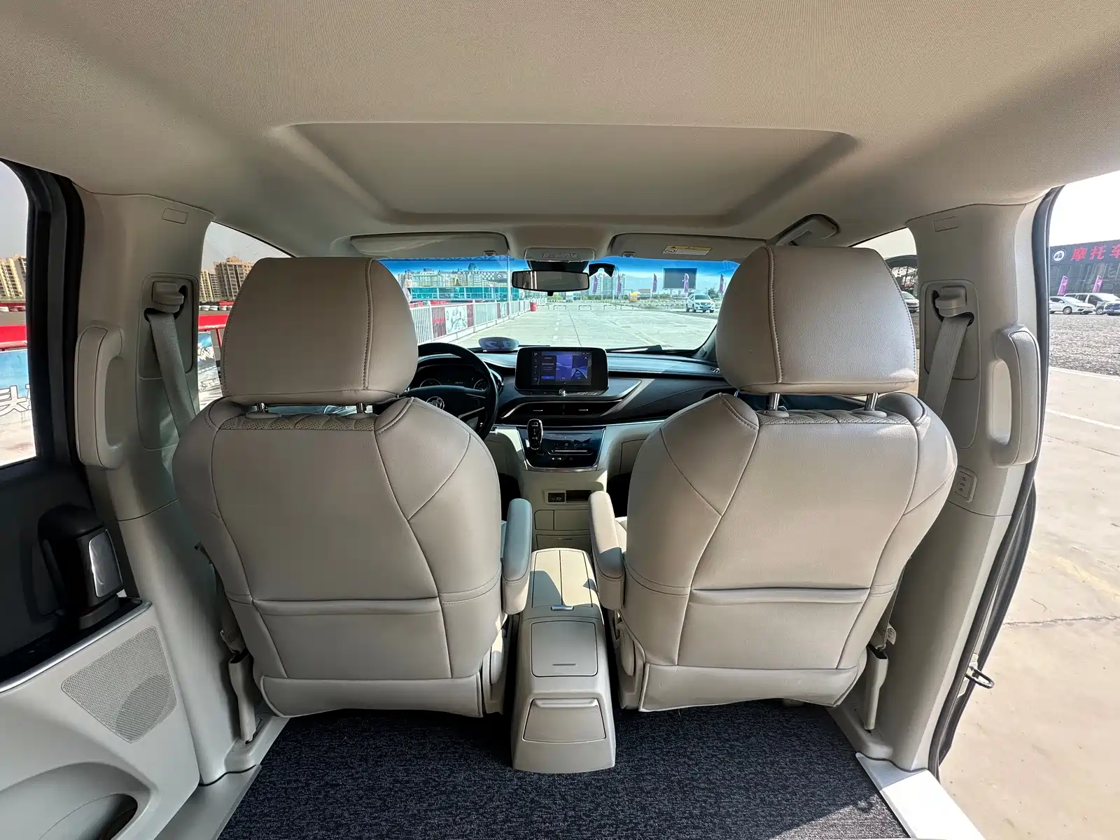 Photo 16 - Buick GL8