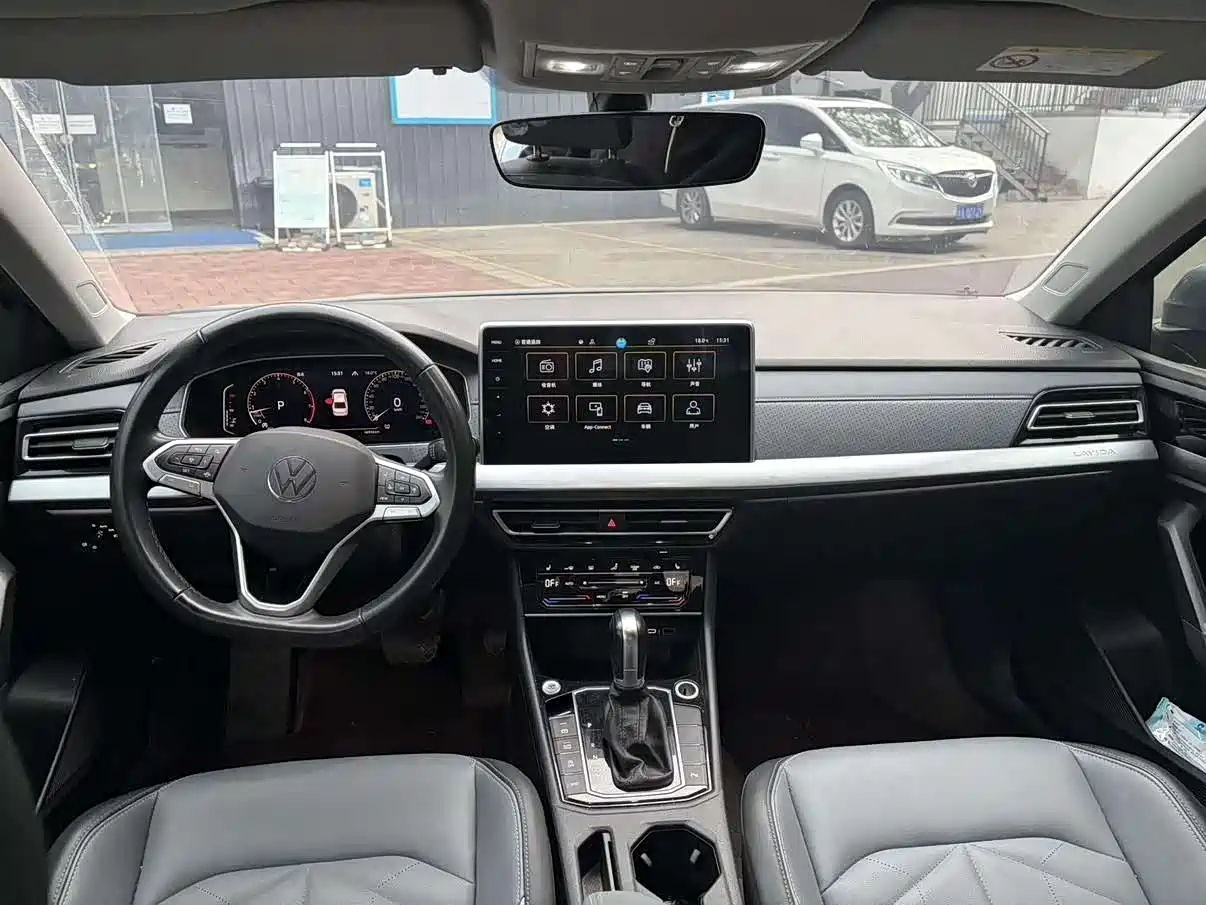 Volkswagen Lavida 2023 Model 280TSI DSG Eternal Edition фото 9