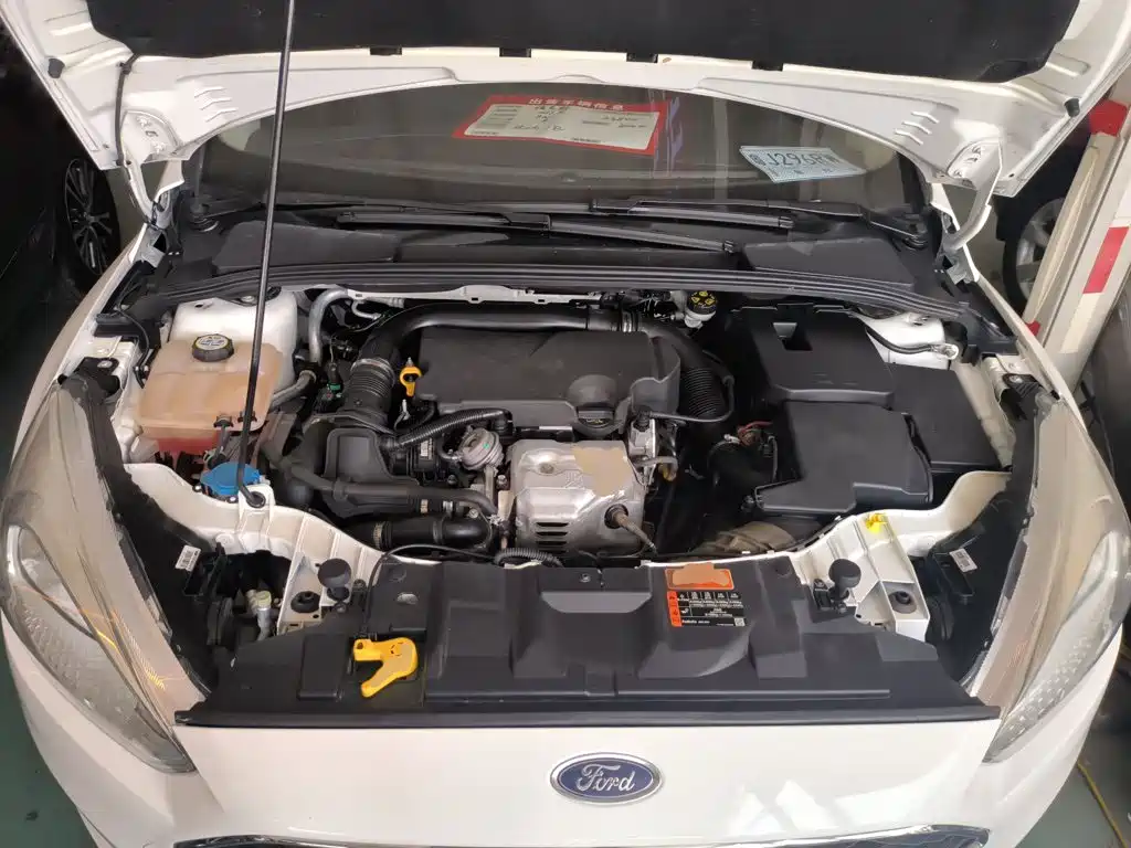 Фото 16 - Ford Focus