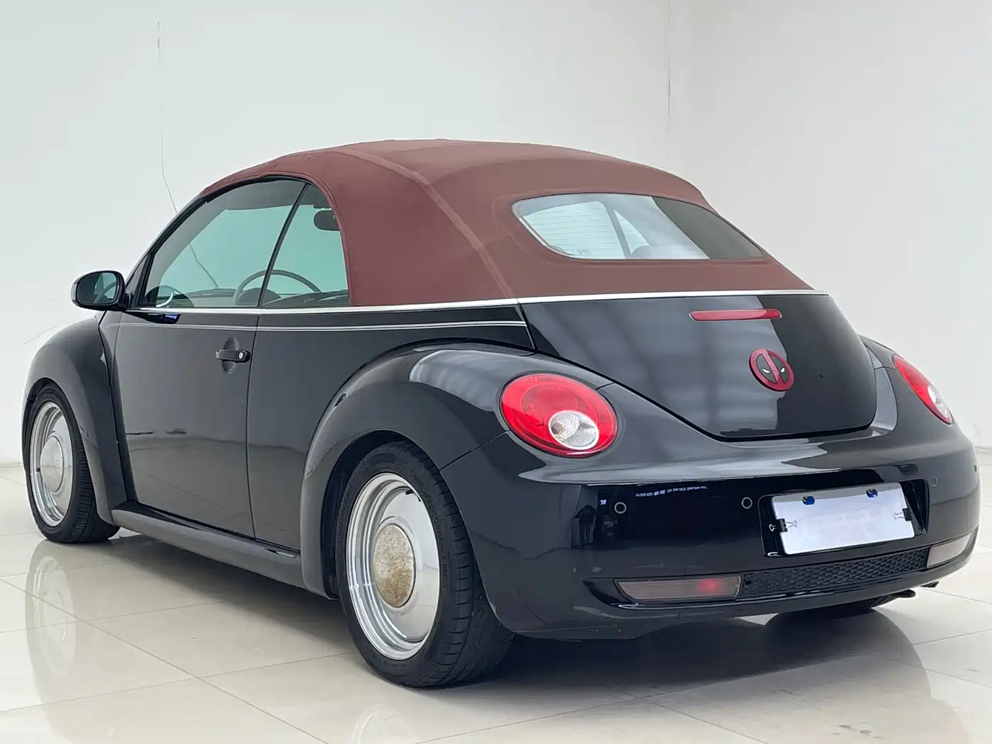 Volkswagen Beetle 2006 Model 2.0 Convertible Luxury Edition фото 17