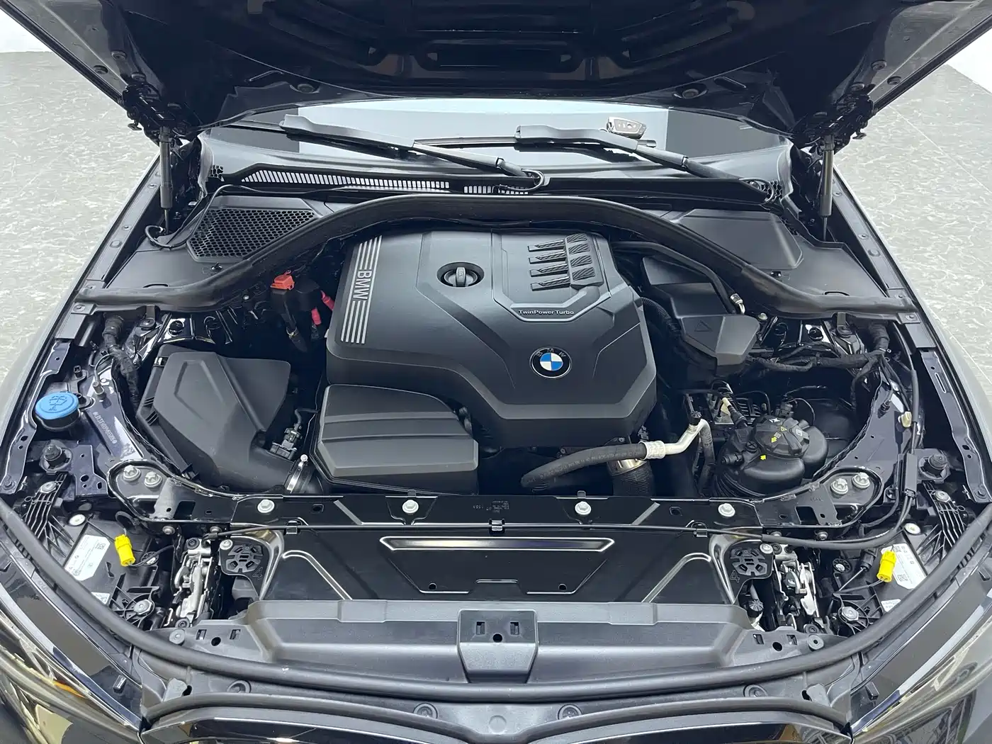BMW 3 Series 2023 325Li M Sport Black Night Package фото 15