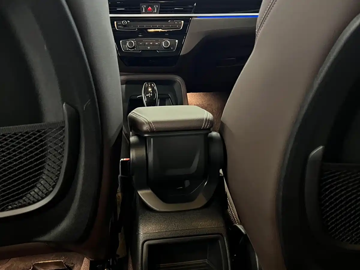 BMW X1 2022 sDrive20Li Fashion фото 17