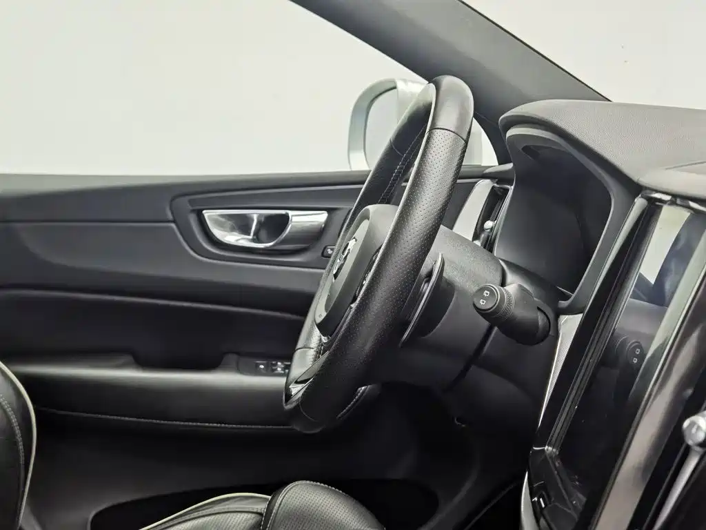 Фото 22 - Volvo XC60