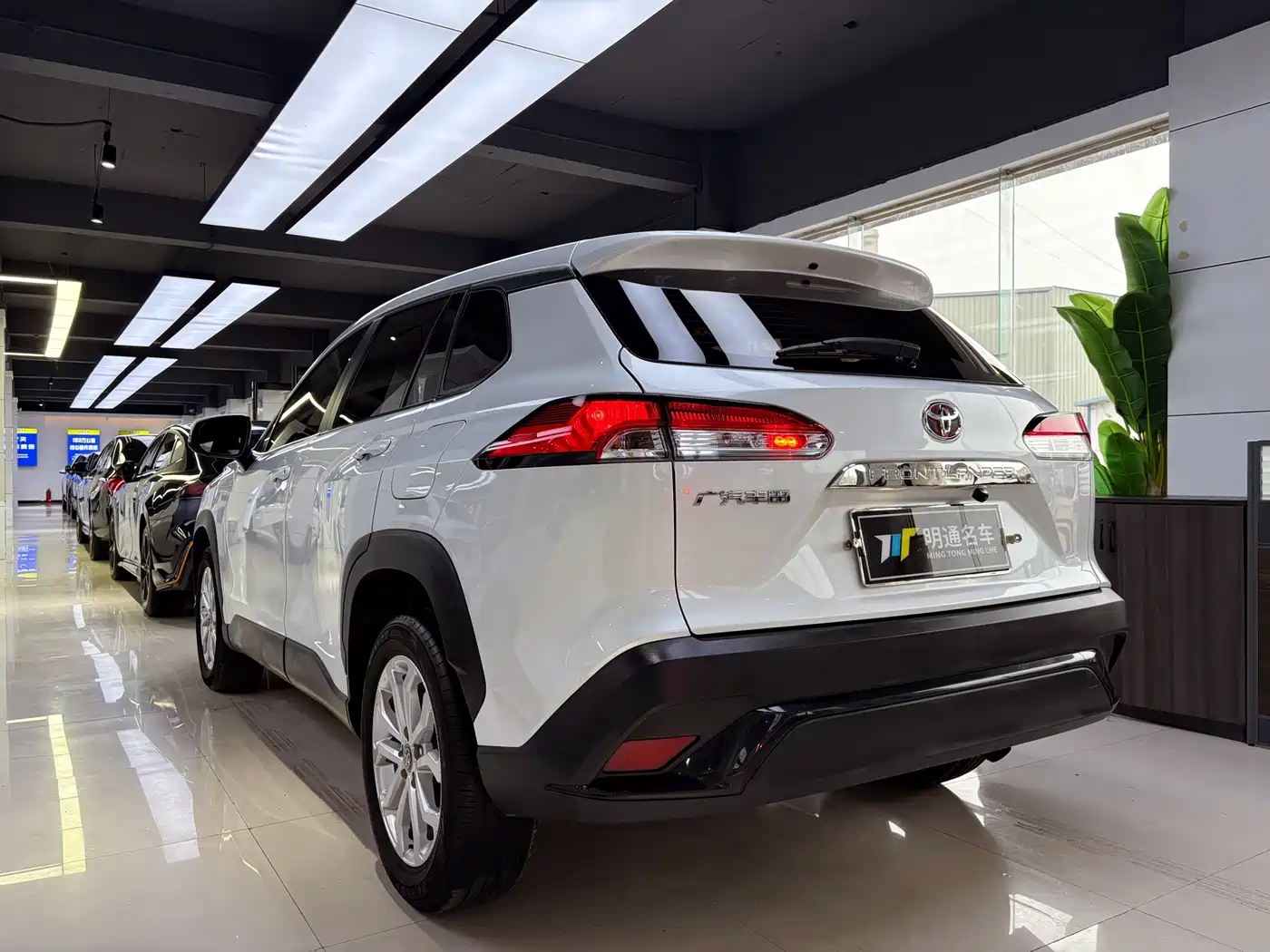Toyota Frontlander 2023 2.0L CVT Elite Edition фото 5