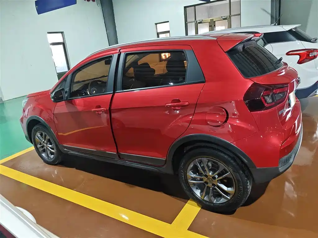 Фото 5 - Geely Vision X3