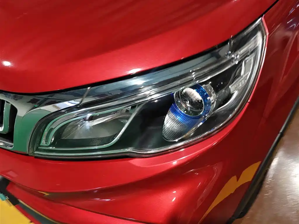 Фото 24 - Geely Vision X3