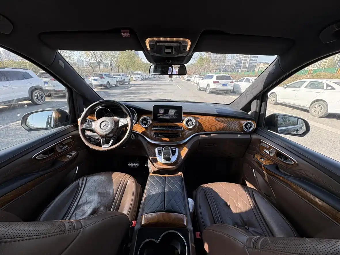 Mercedes-Benz V-Class 2018 V 260 L Premium Long Wheelbase Edition China VI фото 9