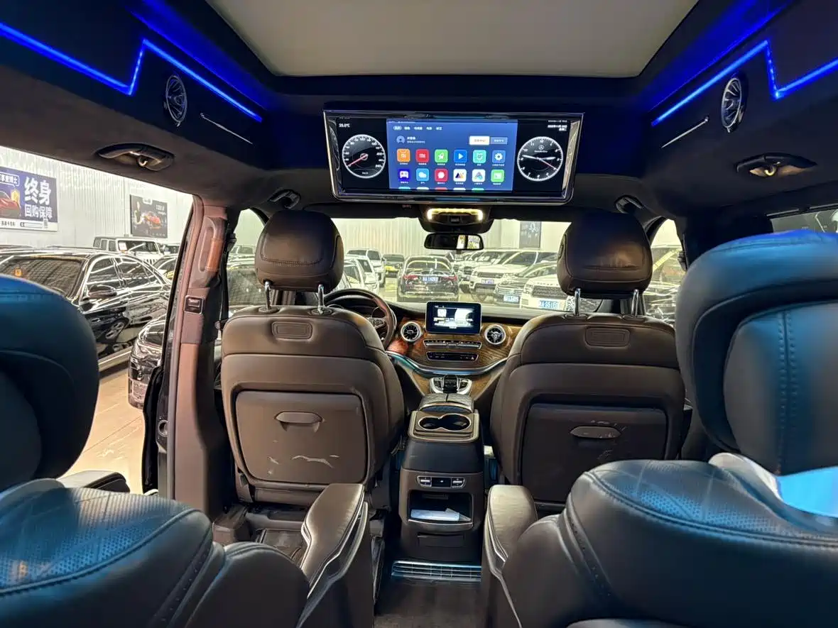 Mercedes-Benz V-Class 2018 V 260 L Premium Long Wheelbase Edition China VI фото 20