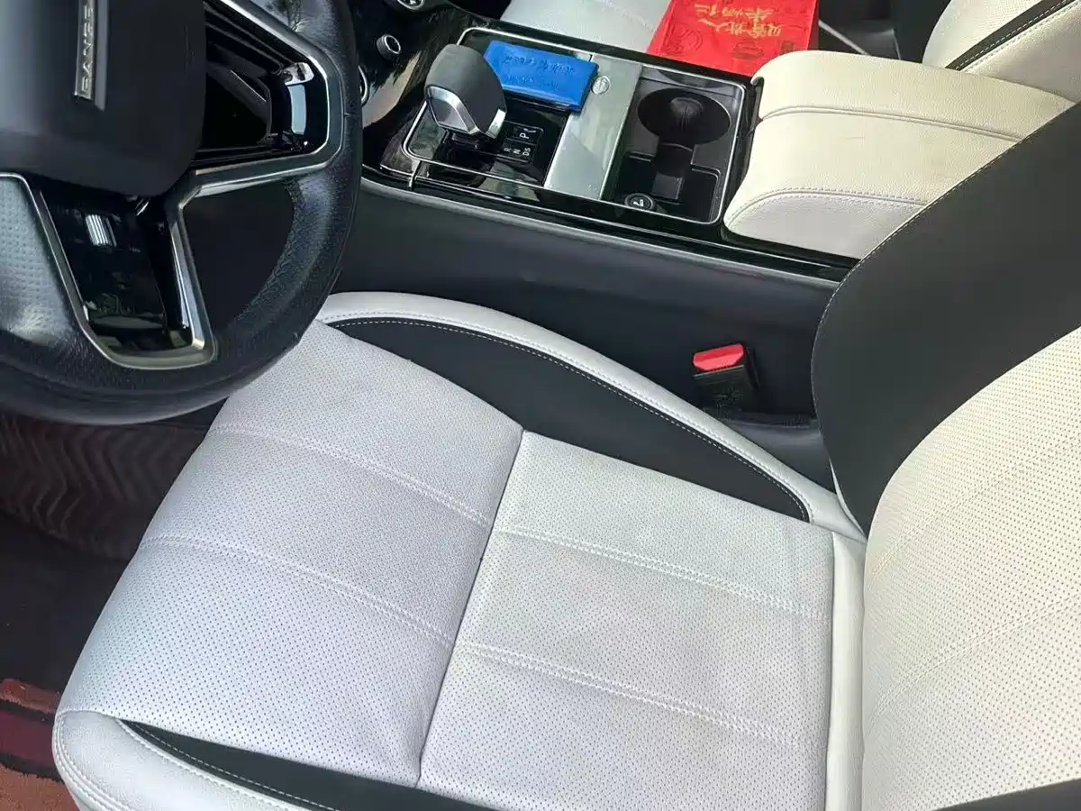 Land Rover Range Rover Velar 2021 P250 Gloss Black Collector's Edition фото 4
