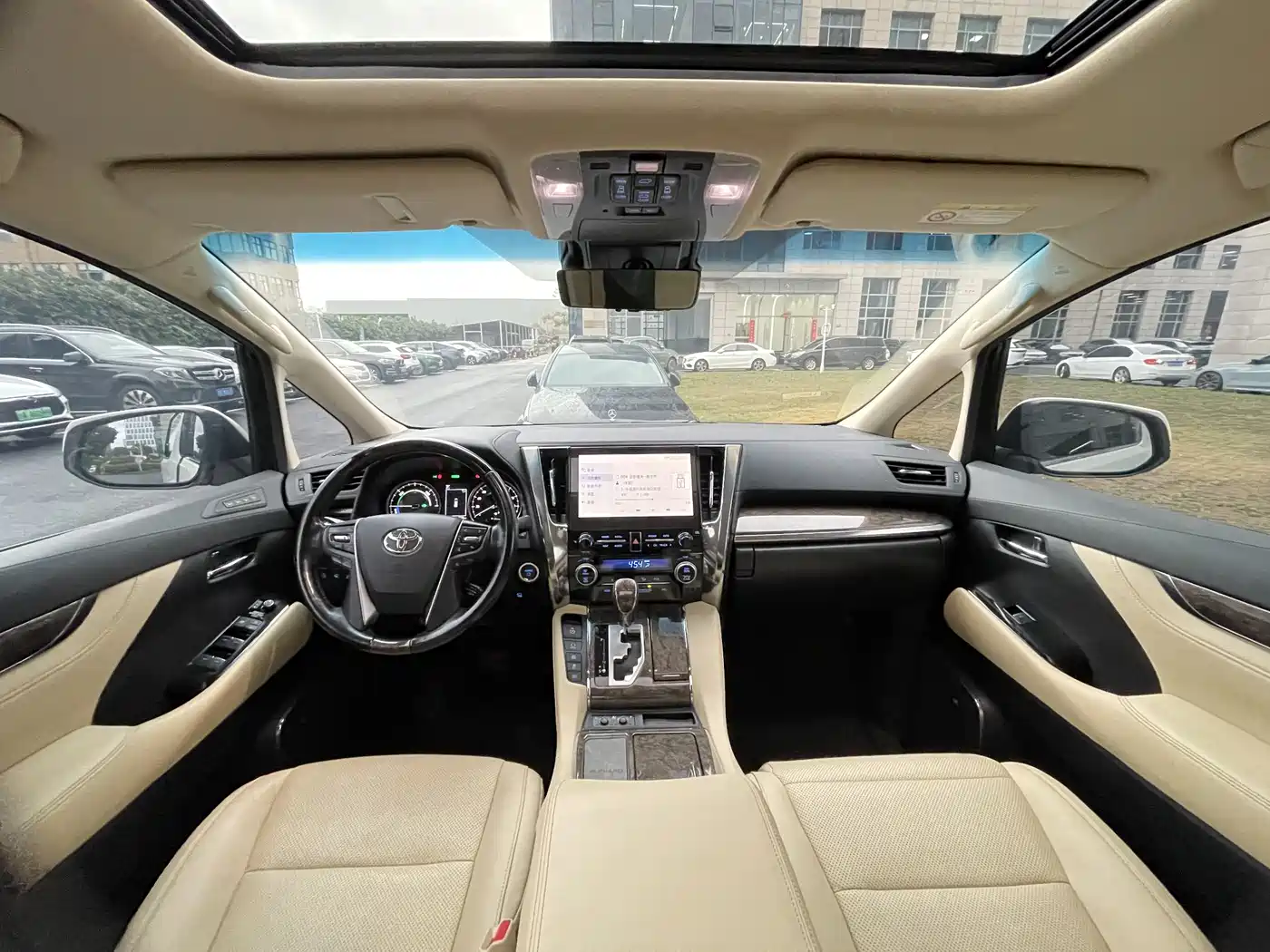 Toyota Alphard 2021 Hybrid 2.5L Premium фото 12