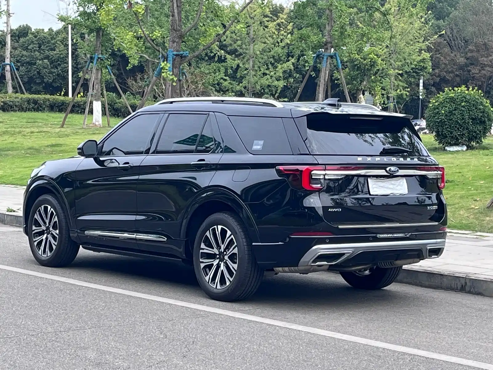 Фото 4 - Ford Explorer