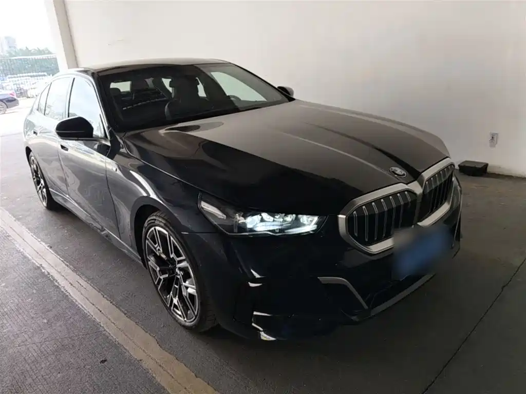 BMW 5 Series 2025 530Li Premium M Sport Package фото 4