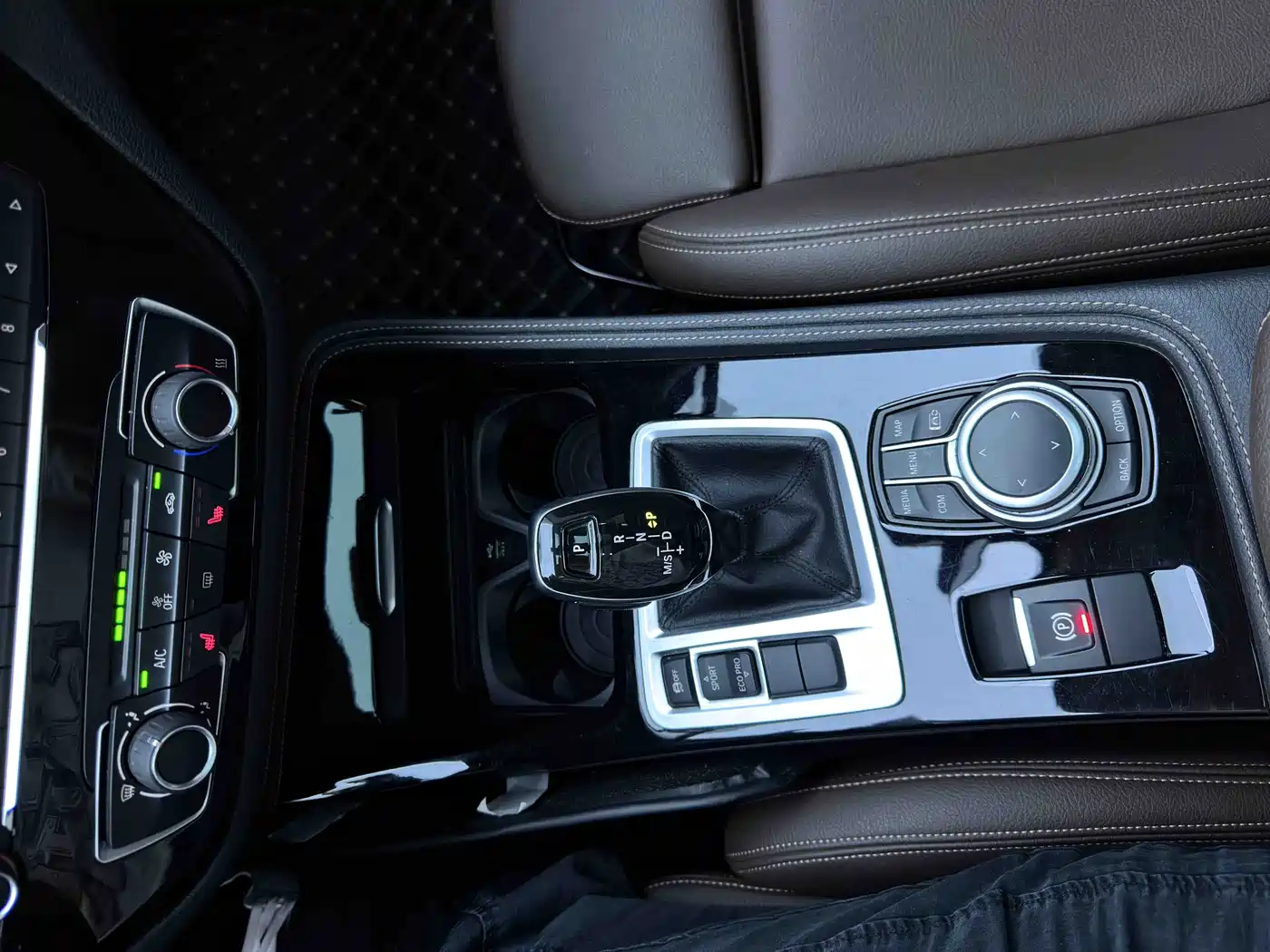 BMW 1 Series 2021 120i M Sport Shadow Edition фото 9