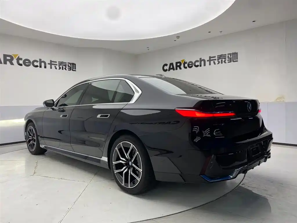 BMW 7-SERIES