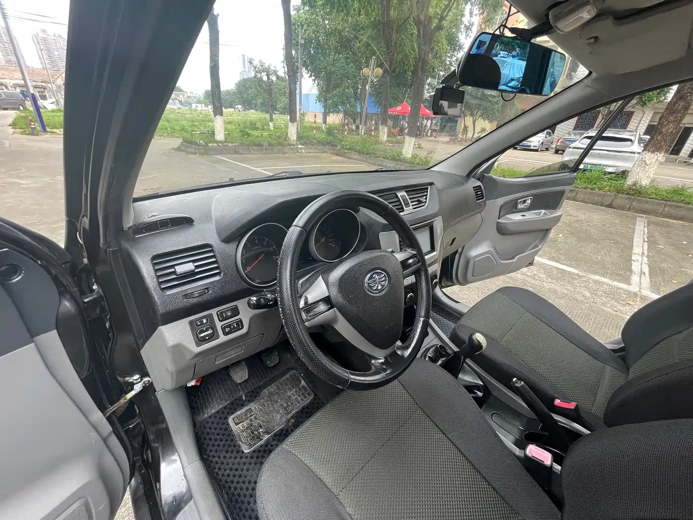 FAW Senya S80 2014 2014 1.5L Manual 7-seater Sport Urban C Edition