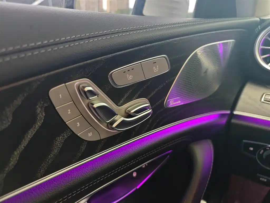 Mercedes-Benz CLS 2018 CLS 300 Luxury фото 16