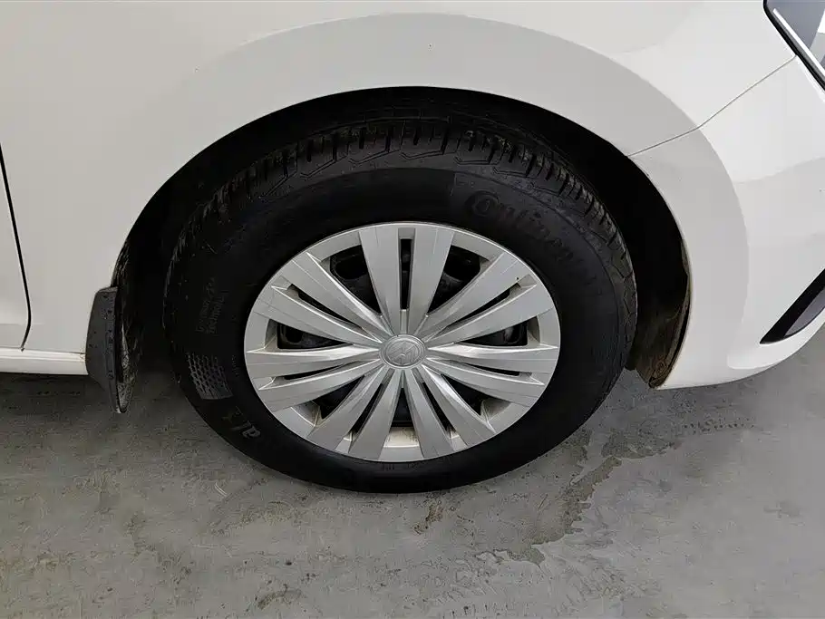 VOLKSWAGEN SANTANA