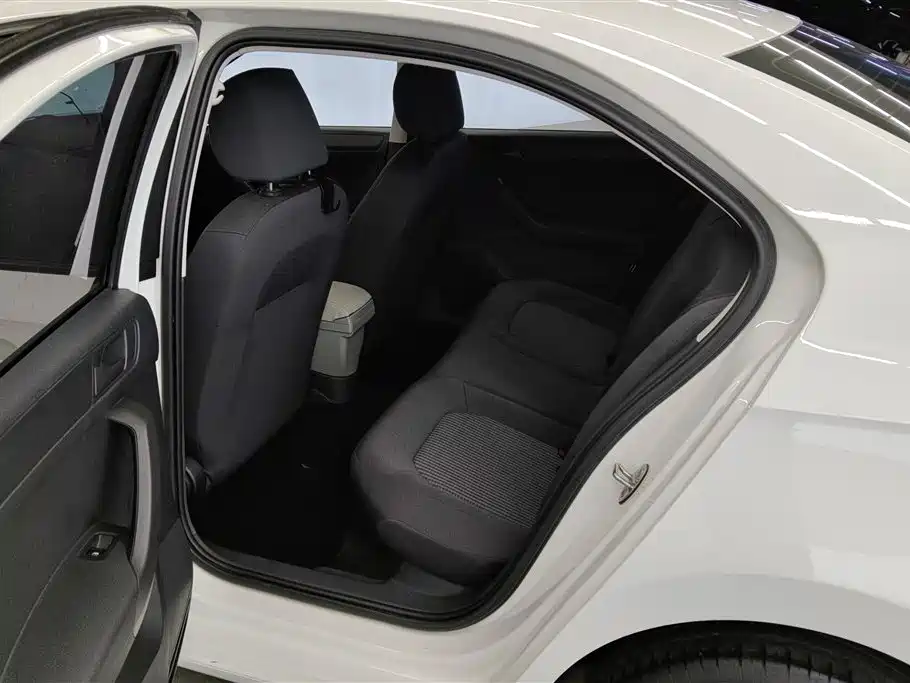 VOLKSWAGEN SANTANA