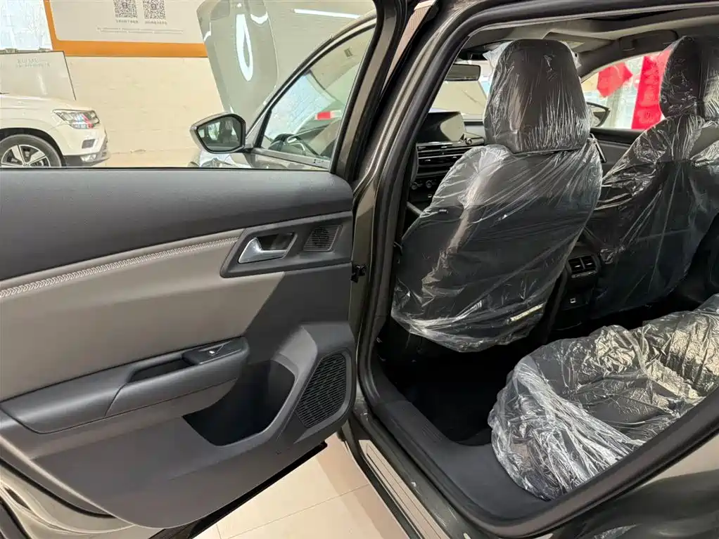 Citroën Versailles C5 X 2026 2024 1.6T Momentum Extraordinary