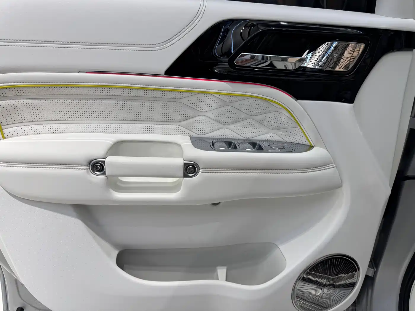 TANK CO CREATION TANK 300