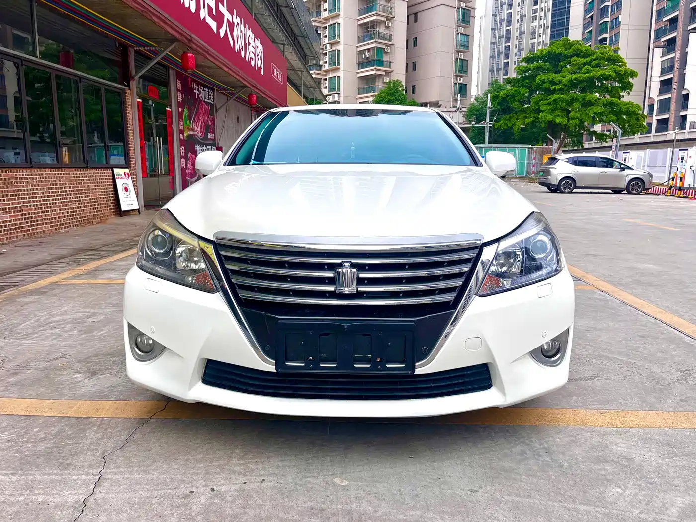 Toyota Crown 2012 2.5L Royal Navigation Edition фото 2