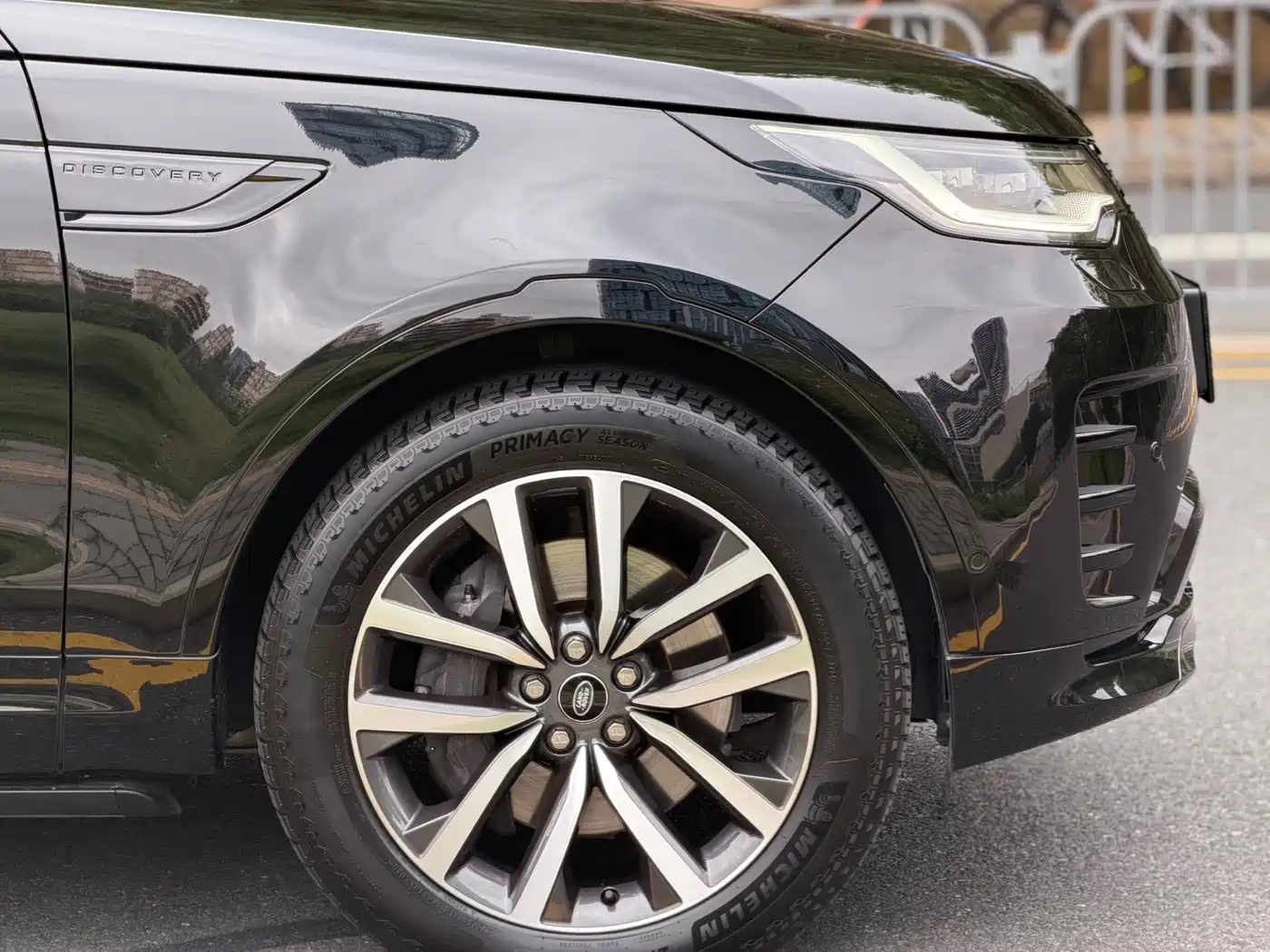 Land Rover Discovery 2023 360PS R-Dynamic SE фото 5